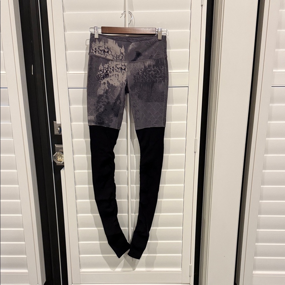 ALO Yoga Charcoal and Black Jeggings